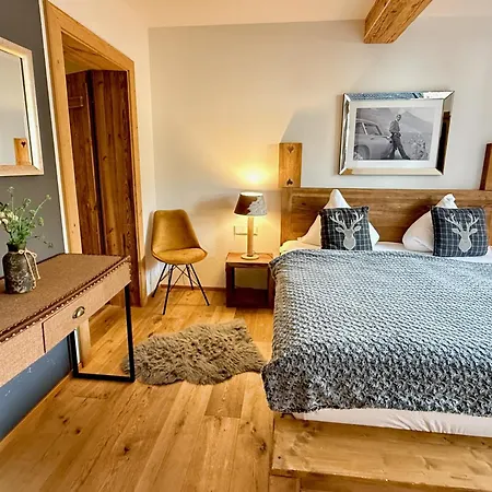 Belle Kaiser By Belle Chalet *